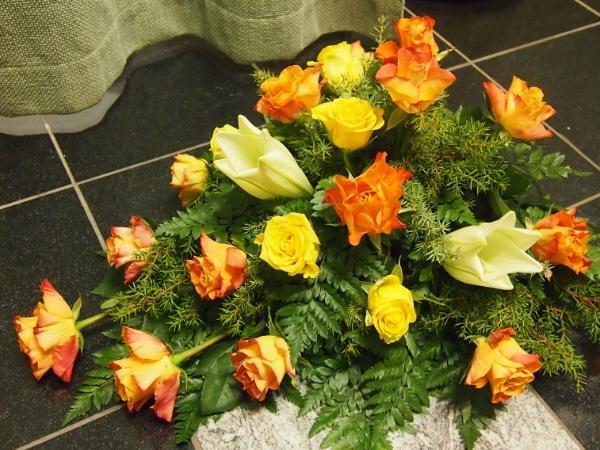 Vieremän kukka ja hautauspalvelu Oy - Hautajaiskukat - Kukkalaite 100